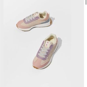 Zara Kids color changing sneakers size 32